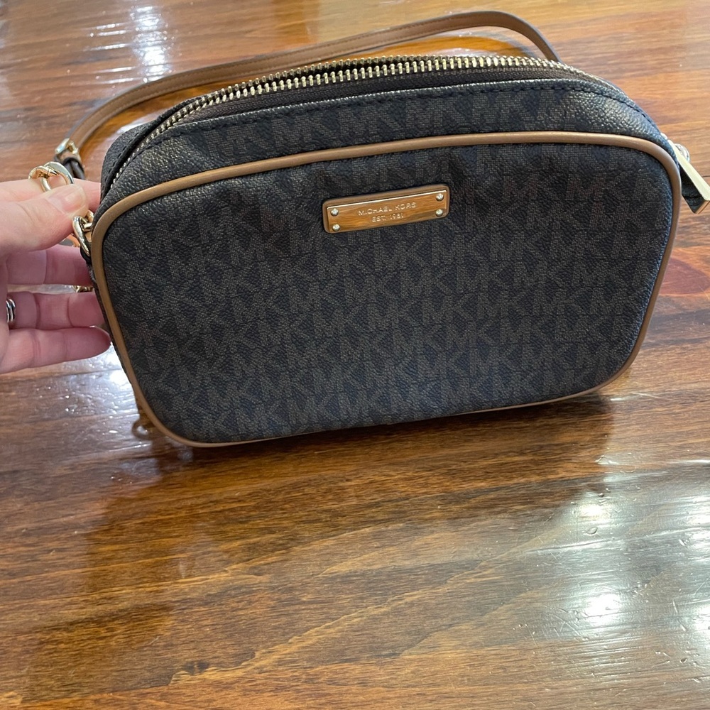 Michael Kors small purse. Excellent condition